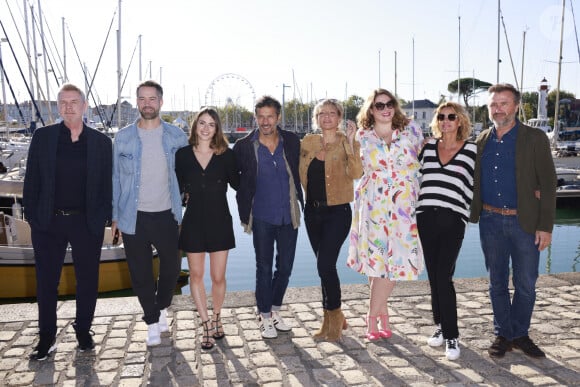 Xavier Deluc, Emmanuel Moire, Clémence Lassalas, Kamel Belghazi, Julie Debazac, Charlotte Gaccio, Ingrid Chauvin, Alexandre Brasseur DEMAIN NOUS APPARTIENT Le festival de fiction TV de La Rochelle samedi 17 septembre 2022. © Christophe Aubert via Bestimage