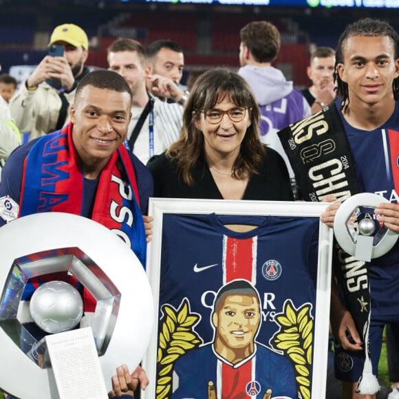 Kylian Mbappé, son frère Ethan Mbappé, sa maman Fayza Lamari et son père Wilfrid Mbappé - Dernier match de Kylian Mbappé (25 ans) avec le PSG en Ligue 1 Uber Eats lors de la rencontre "PSG-Toulouse" (1-3) au Parc des Princes à Paris le 12 mai 2024. © Cyril Moreau/Bestimage