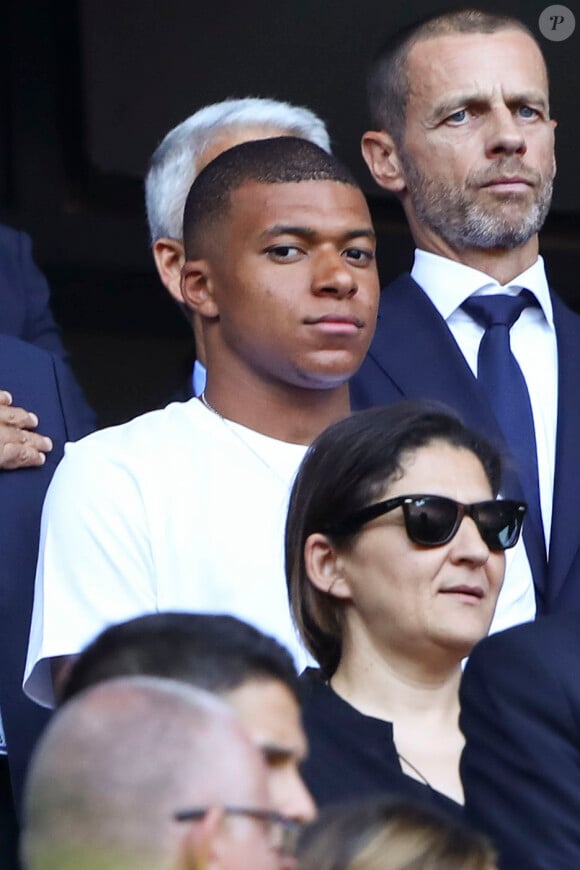 "Il était devenu Justin Bieber, et ça m'a fait peur", indiquait la mère de Kylian Mbappé au Parisien

Kylian Mbappé et sa maman Fayza Lamari - Finale de la coupe du monde féminine de football, USA vs Pays Bas à Lyon le 7 juillet 2019. Les Etats-Unis ont remporté la finale sur le score de 2 à 0. © Gwendoline Le Goff/Panoramic/Bestimage