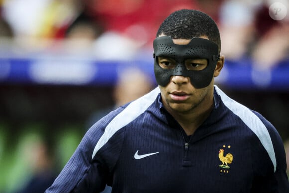 Kylian Mbappé - Echauffement des joueurs de l'équipe de France avant le match des huitièmes de finale du Championnat d'Europe de l'UEFA opposant la France à la Belgique à la Dusseldorf Arena à Düsseldorf, Allemagne, le 1er juillet 2024. © Elyxandro Cegarra/Panoramic/Bestimage