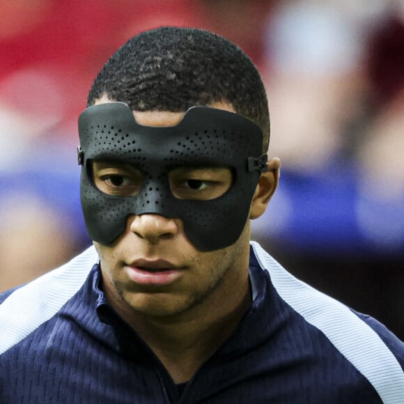 Kylian Mbappé - Echauffement des joueurs de l'équipe de France avant le match des huitièmes de finale du Championnat d'Europe de l'UEFA opposant la France à la Belgique à la Dusseldorf Arena à Düsseldorf, Allemagne, le 1er juillet 2024. © Elyxandro Cegarra/Panoramic/Bestimage