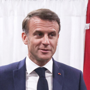 Brigitte Macron et son mari Emmanuel Macron - Le président français et la Première dame au bureau de vote du Touquet, pour les élections européennes. Le 9 juin 2024 © Stéphane Lemouton / Bestimage 