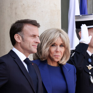 Le président français Emmanuel Macron et la première dame, Brigitte Macron accueillent le président américain et sa femme au palais de l'Elysee pour une visite d'état. Le 8 juin 2024. © Stéphane Lemouton / Bestimage 