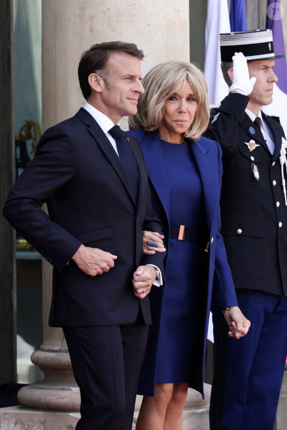 Le président français Emmanuel Macron et la première dame, Brigitte Macron accueillent le président américain et sa femme au palais de l'Elysee pour une visite d'état. Le 8 juin 2024. © Stéphane Lemouton / Bestimage 