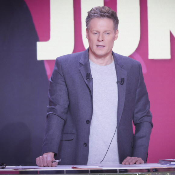 Contacté par "Purepeople.com", il donné de ses nouvelles via ses proches. Et il dément totalement l'informatio disant qu'il a voulu se suicider.
Exclusif - Matthieu Delormeau - Sur le plateau de l'émission TPMP People, enregistrée le 10/03/2023, présentée par M.Delormeau et diffusée le 11/03/2023 - Paris le 11/03/2023 - © Jack Tribeca / Bestimage 