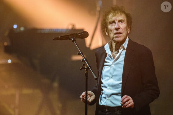 Dans ces lieux reculés, l'artiste adore aller se ressourcer et faire de longues promenades dans la campagne...Le chanteur Alain Souchon en concert au Forest National a Forest en Belgique le 30 avril 2022 - Photo by Quinet JM/Belpress/ANDBZ/ABACAPRESS.COM