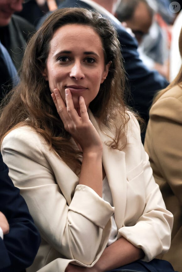 Clémence Guetté, députée LFI lors d'une conférence de presse présentant le programme du tout nouveau "Nouveau Front Populaire", pacte électoral entre les partis de gauche, à la Maison de la Chimie, à Paris, France, le 14 juin 2024. Les partis de gauche de gauche se sont unis pour former une coalition électorale en vue de l'élection législative législatives anticipées convoquées par le président français à la suite d'une défaite dans les urnes européennes face à l'extrême droite, à Paris, France, le 14 juin 2024. © Stéphane Lemouton/Bestimage