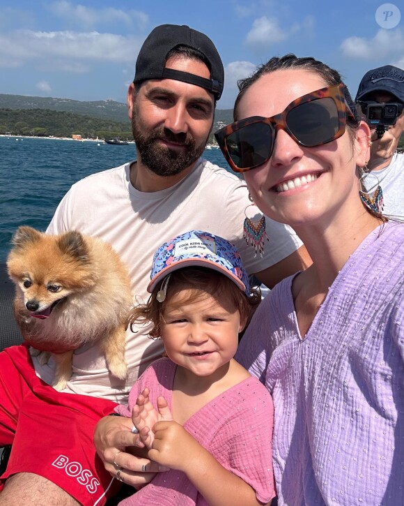 Photo de famille pour Laure et Matthieu de "Mariés au premier regard"