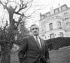 Elle dispose de "cinq chambres, quatre salles de bains, un bureau en rez-de-jardin", comme le détaille "Le Parisien", ainsi qu'un parc privé.
Archives - En France, Lino Ventura chez lui, dans sa proprieté de Saint-Cloud le 3 avril 1967.