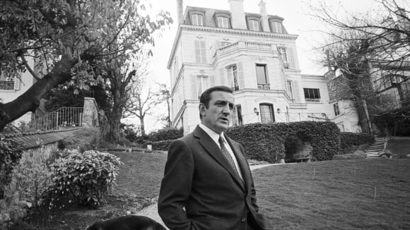 Lino Ventura : Son hôtel particulier situé dans un quartier fermé est habité par une star française