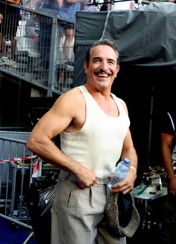 Jean Dujardin - Cérémonie d'ouverture de la Coupe du Monde de Rugby France 2023 avant le match de la Poule A entre la France et la Nouvelle-Zélande au Stade de France à Saint-Denis le 8 septembre 2023. © Dominique Jacovides/Bestimage 