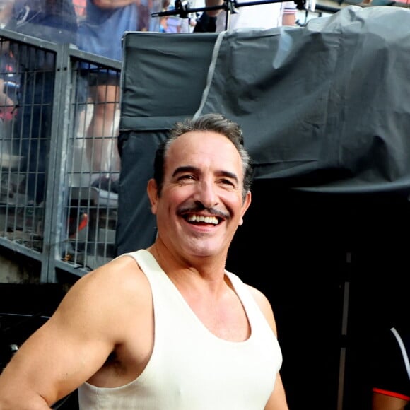 Jean Dujardin - Cérémonie d'ouverture de la Coupe du Monde de Rugby France 2023 avant le match de la Poule A entre la France et la Nouvelle-Zélande au Stade de France à Saint-Denis le 8 septembre 2023. © Dominique Jacovides/Bestimage 