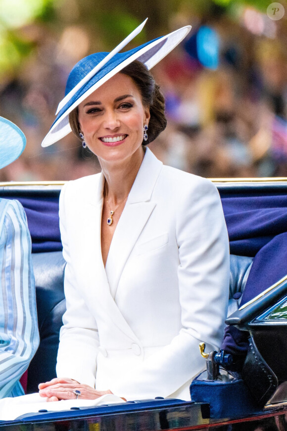 Et à la voir remettre les trophées aux vainqueurs.
Kate Middleton