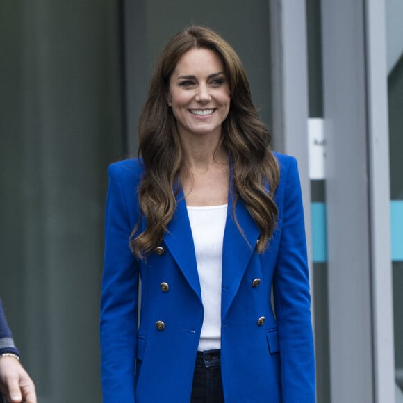 Pour rappel, elle se bat actuellement contre un cancer.
Le prince William, prince de Galles, et Catherine (Kate) Middleton, princesse de Galles, au centre sportif national de Bisham Abbey à Marlow, à l'occasion de la Journée mondiale de la Santé mentale, le 12 octobre 2023. 