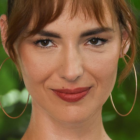 La compagne du musicien Tepr constitue en parallèle une collection d'art, se rend en salle des vents et établie des catalogues d'oeuvres.
Louise Bourgoin lors de la projection du film "Anti-Squat" lors de la 16ème édition du festival du film francophone à Angoulême le 24 août 2023
