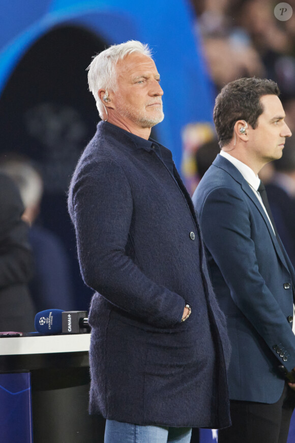 David Ginola - Célébrités dans les tribunes lors du quart de finale aller de Ligue des champions: Le PSG s'est incliné à domicile face au FC Barcelone (2-3) au Parc des Princes à Paris le 10 avril 2024. © Cyril Moreau/Bestimage