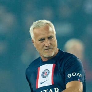 David Ginola - People au match de Ligue 1 Uber Eats "PSG -OM" au Parc des Princes à Paris le 16 octobre 2022. © Cyril Moreau/Bestimage