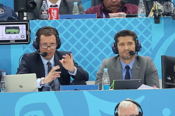 Les commentateurs Bixente Lizarazu et Grégoire Margotton lors de la 8ème de finale du match de coupe du monde opposant l'Angleterre à la Colombie au stade Spartak à Moscow, Russie, le 3 juillet 2018. L'Angleterre a gagné le match 4-3 aux tirs au but après un match nul 1-1. © Cyril Moreau/Bestimage