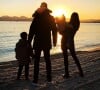 Un cadre idyllique pour la petite famille.
Karine Ferri avec sa famille, février 2020, Instagram.