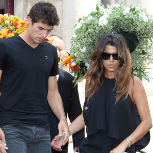 Avec la mère de ces derniers : Karine Ferri.
Yoann Gourcuff et sa compagne Karine Ferri - A Cannes, les sportifs rendent un dernier hommage à Tiburce Garou le 10 juillet 2015.