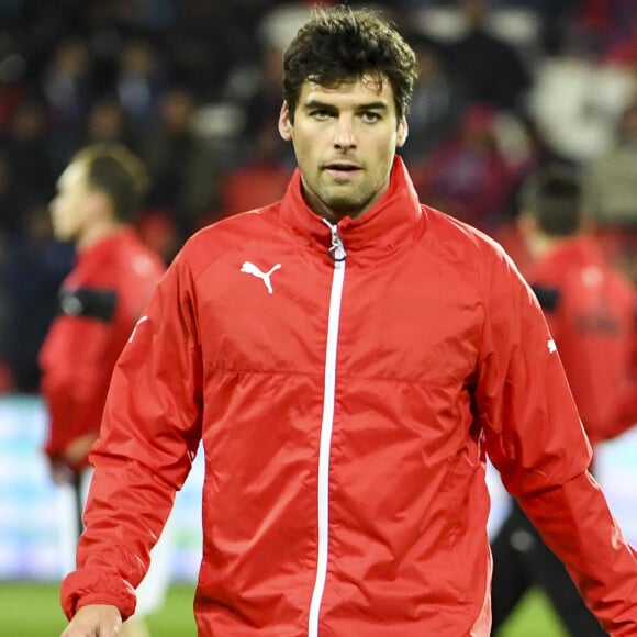 Et l'ex-footballeur s'était quant à lui confié pour "Ouest-France" sur sa nouvelle vie paisible.
Yoann Gourcuff - Karine Ferri encourage son compagnon Yoann Gourcuff lors du match Psg-Rennes au Parc des Princes à Paris le 6 novembre 2016. (victoire 4-0 du Psg) © Pierre Perusseau/Bestimage