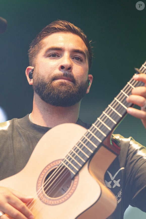 Kendji Girac a frôlé la mort en avril dernier. 
Kendji Girac en concert lors du Festival "Paris Paradis" au parc de la Villette à Paris.