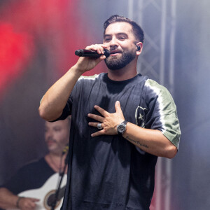 Après sa convalescence et sa rééducation, il a posé ses valises sur la Côte d'Azur.
Kendji Girac en concert lors du Festival "Paris Paradis" au parc de la Villette à Paris le 10 septembre 2023