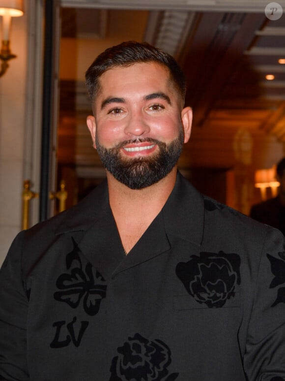 Mais le chanteur va mieux depuis. 
Kendji Girac à la 11ème édition de la soirée Global Gift Gala à l'hôtel Four Seasons George V à Paris