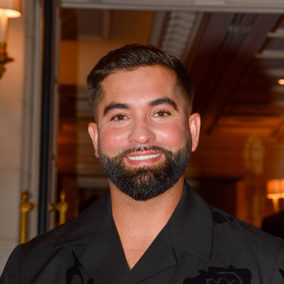 Mais le chanteur va mieux depuis. 
Kendji Girac à la 11ème édition de la soirée Global Gift Gala à l'hôtel Four Seasons George V à Paris