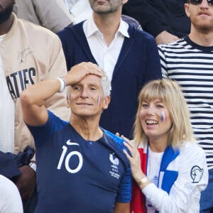 Nagui et sa femme Mélanie Page - Célébrités dans les tribunes du match du groupe D de l'Euro 2024 entre l'équipe de France face à l'Autriche (1-0) à Dusseldorf en Allemagne le 17 juin 2024. © Cyril Moreau/Bestimage