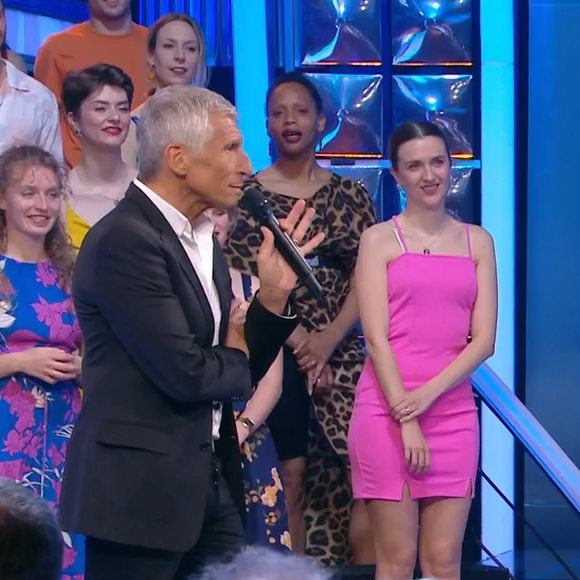 Nagui met mal à l'aise la candidate Céline dans "N'oubliez pas les paroles". France 2