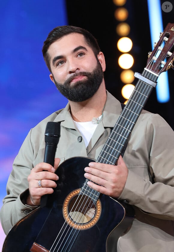 Kendji Girac lors de la 37ème édition du Téléthon sur le plateau de France 2, le 9 décembre 2023