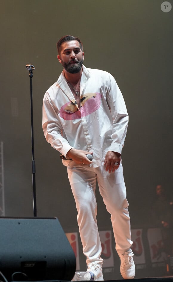 Le chanteur Kendji Girac sur la scène du Rugby Music Live devant 8000 spectateurs qui ont fait un don pour 3 associations : MBM (Manifestation de Bienveillance pour enfants Malade), les Zèbres (Moments de réconfort pour les enfants hospitalisés) et la fondation OVE ((enfants orphelins et démunis) à Lyon, le 13/05/2023. © Sandrine Thesillat / Panoramic / Bestimage