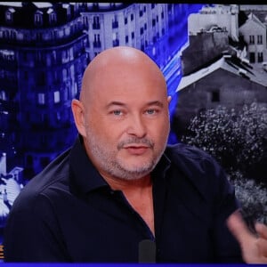 Il devra néanmoins répondre à une condition : celle de n'avoir aucun public.
Captures d'écran - Sébastien Cauet est venu s'expliquer et affirmer son innocence sur le plateau de BFM TV à propos des accusations de viols et d'agressions sexuelles par trois femmes dont une mineure au moment des faits. Le 10 décembre 2023. 