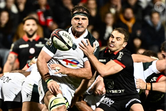 A l'issue d'une audience de mise en accusation
Antoine Dupont (st) vs Hugo Auradou (sp)