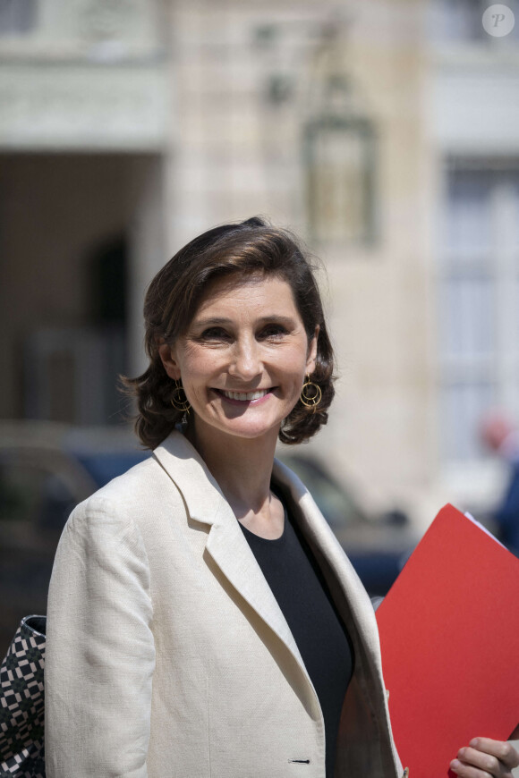 La ministre française des Sports et des Jeux olympiques, Amélie Oudea-Castera, quitte le palais présidentiel de l'Élysée après la réunion hebdomadaire du cabinet, le 26 juin 2024. Eliot Blondet/ABACAPRESS.COM