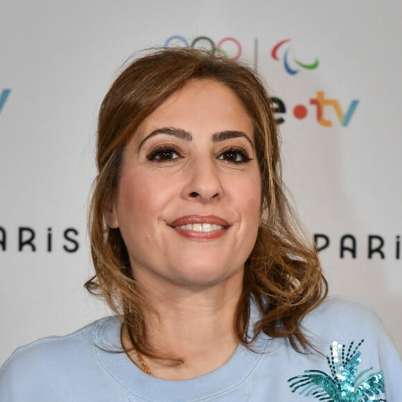 A chaque fois que le président de ''Place Publique'' se présente à une élection, Léa Salamé se met en retrait de l'antenne.
La journaliste Léa Salamé pose pour un photocall avant la conférence de presse "Paris 2024" de France Télévisions à Paris le 11 juin 2024. Firas Abdullah/ABACAPRESS.COM