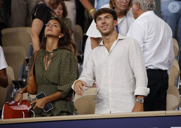 
Pierre Gasly et sa compagne Francisca Cerqueira Gomes - People dans les tribunes lors de la finale du tournoi Greenweez Paris Major Premier Padel 2023 à Roland Garros, Paris le 10 septembre 2023. © Marc Ausset-Lacroix/Bestimage