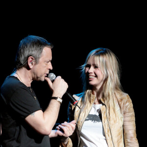 Renaud et Romane Serda enceinte au concert Libertad au Zenith de Rouen en soutien à Ingrid Betancourt et aux autres otages colombiens.