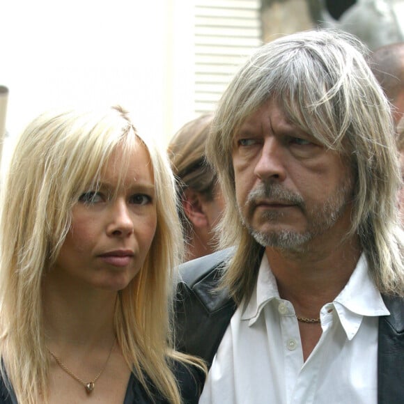Le chanteur Renaud et Romane Serda lors du coup d'envoi de la 23ème Fête de la musique dans les jardins de la direction de la musique du ministère de la Culture à Paris, France, le 21 juin 2004.
