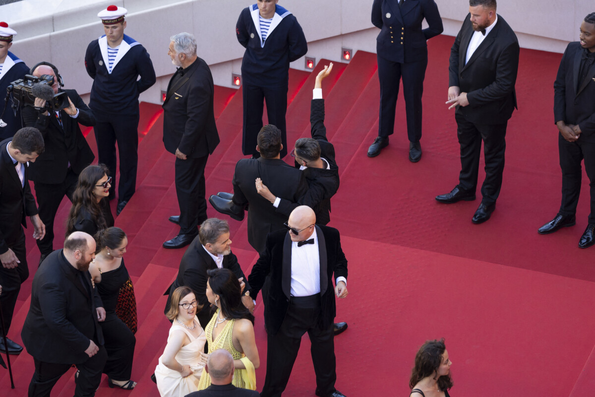 Photo : Clovis Cornillac, Artus, Marc Riso et l'équipe du film "Un p