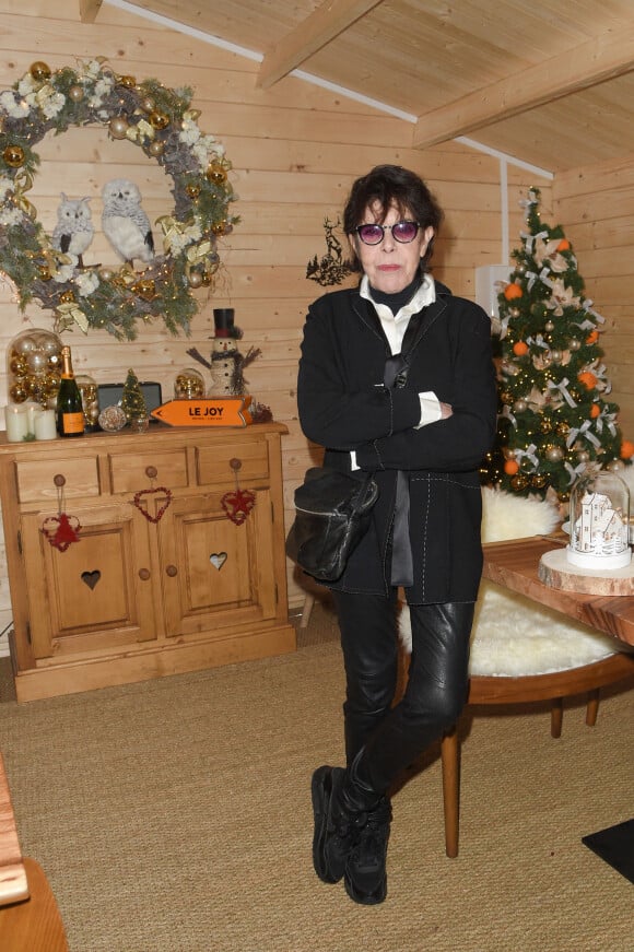 La chanteuse Dani lors de l'inauguration du chalet éphémère "Les Neiges Courchevel" sur la terrasse de l'hôtel Barrière Le Fouquet's à Paris, France, le 27 novembre 2018. © Coadic Guirec/Bestimage 