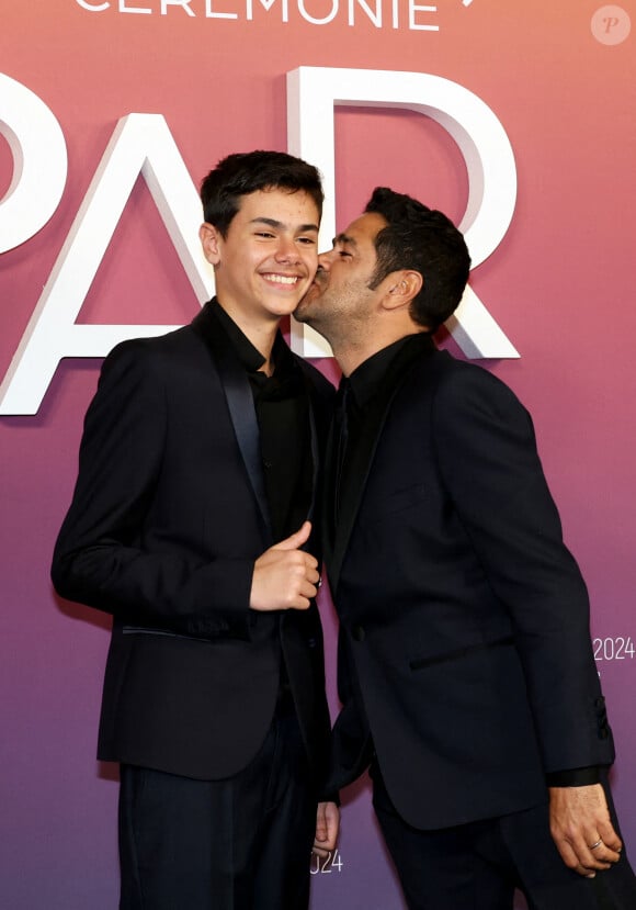 Jamel Debbouze et son fils Léon - Photocall des lauréats (press room) lors de la 49ème édition de la cérémonie des César à l'Olympia à Paris le 23 février 2024 © Dominique Jacovides / Olivier Borde / Bestimage