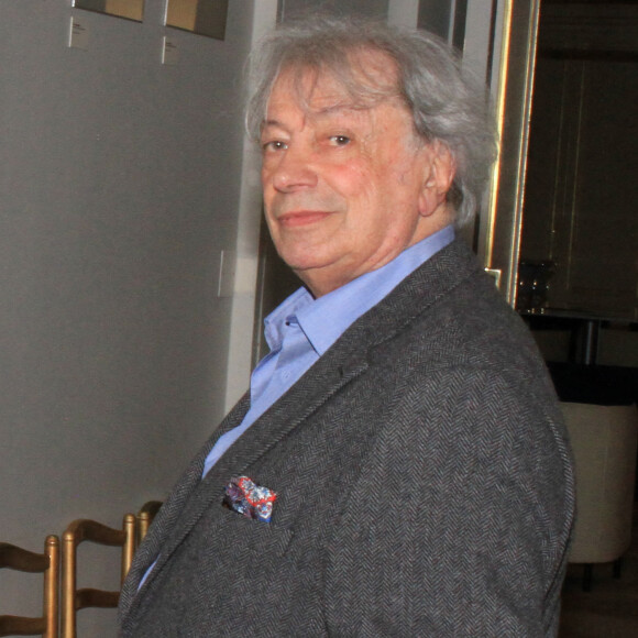 Hervé Vilard fête ses 78 ans.Hervé Vilard - R.Dati, ministre de la Culture remet les insignes de Commandeur de l'ordre des Arts et des Lettres à Nicoletta au ministère de la Culture à Paris. © Philippe Baldini / Bestimage No web pour la Belgique et la Suisse 