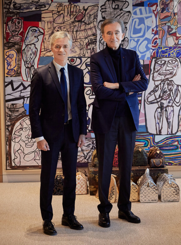 Cyril Viguier et Bernard Arnault pour son émission sur la marque Berluti diffusée le 21 juillet 2024 sur TV5 Monde et issue d'une série consacrée à l'émpire LVMH. 