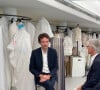 Cyril Viguier et Antoine Arnault sur le tournage de son émission pour TV5 Monde consacrée à l'empire LVMH.