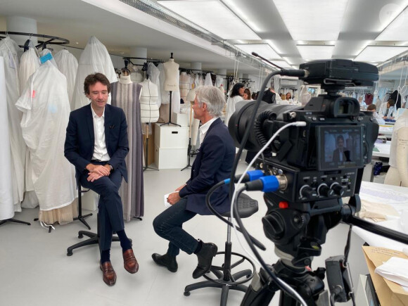 Cyril Viguier et Antoine Arnault sur le tournage de son émission pour TV5 Monde consacrée à l'empire LVMH.