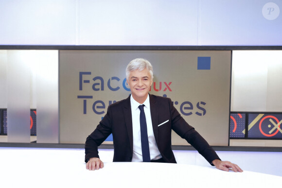 Exclusif - Cyril Viguier sur le plateau de l'émission "Face aux territoires" présentée par C.Viguier dans les studios de TV5 Monde à Paris, France, le 8 février 2024. © Jack Tribeca/Bestimage 