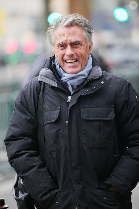 Gérard Holtz à la sortie de l'émission "Les Grosses Têtes" aux studios RTL à Neuilly-sur-Seine, France, le 21 novembre 2022. © Jonathan Rebboah/Panoramic/Bestimage 