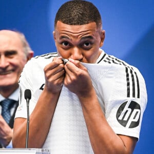 "C'est l'un des inconvénients de réussir tôt. Il me manquait des choses simples comme avoir un permis de conduire. Je pense que tout le monde en a un"
Archives : Kylian MBappé